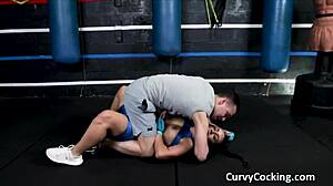 Workout dick sucking at the gym