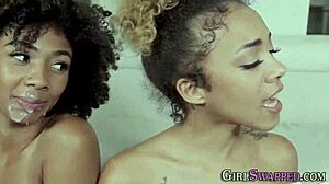 Seksi črna mlada 18+ dobi obrazček po intenzivni seansi pihanja