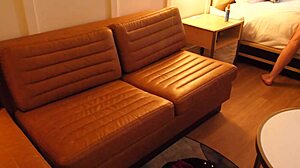 Hotwife chupa y folla duro a un extraño en viaje de vacaciones