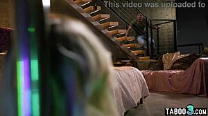 Tynd blondie Kenna James bliver masturberet og hårdt kneppet af roommate på kollegium