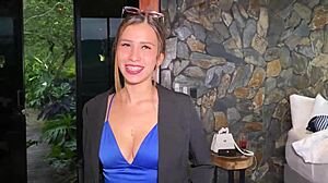 Recepcionista takes cash for hard pussy pounding! 💦