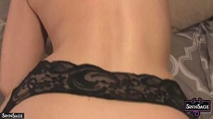 Sinn Sage klär av sig med pojkvän efter striptease