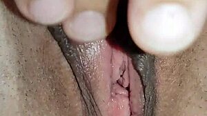 Milf amatir rakam seks anal rumah sendiri di belakang pentas dengan adegan assfucking close-up