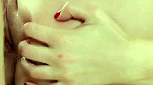 شفت فتاة صغيرة مثالية 18+ تأخذها عميقاً في كسها الرطب وشرجها الضيق؟