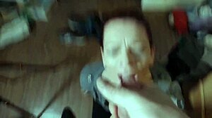 Ansiktsknullar styvmamma hårt för att betala skuld nu