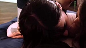 Duas safadas bateram aqui na porta de casa oferecendo boquete gratis adivinha o que eu fiz deixei entrar completo red sheer