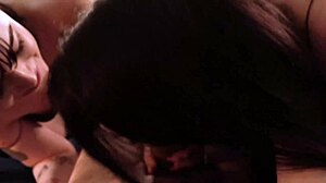 Duas safadas bateram aqui na porta de casa oferecendo boquete gratis adivinha o que eu fiz deixei entrar completo red sheer