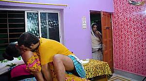 देसी मलिक सर्वेंट को वाइल्ड हार्डकोर सीन में बांग देती है!