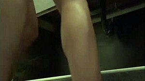 Rica cogida en el baño, no aguanta las ganas y me coge super rico!