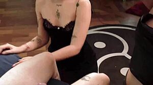 Duas safadas bateram aqui na porta de casa oferecendo boquete gratis adivinha o que eu fiz deixei entrar completo red sheer