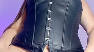 la dueña del bar imita a la mucama y hace un video masturbandose para mostrar a sus clientes 1 full on xred sheer