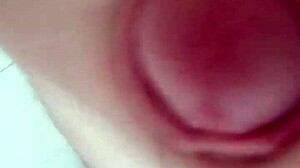 i'm havin fun in the bathrom, masturabting