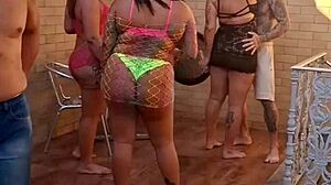 festinha no motel com suruba, dp, leite na cara