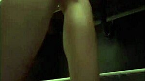 Rica cogida en el baño, no aguanta las ganas y me coge super rico!