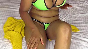 Saya suka jilat bibir pepek manisnya