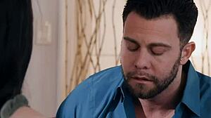 Jag slits sönder när jag ser maken impregnera min styvsyster i desperat akt