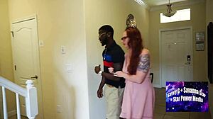 Savanna And Aces' Rough Journey From Door To Couch With Deepthroat Action