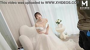 亚洲模特媒体呈现尤娜的狂野婚礼盛宴，退休电影