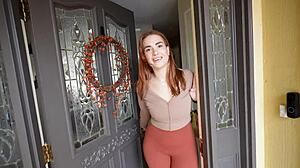 Vizinha curvilínea Siri Dahl divide açúcar e cavalgada selvagem de cachorrinho