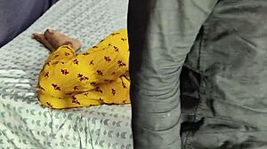 घर पर अकेले मकान मलिक की बेटी को चोदा 😈