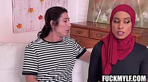 Yalnız hicaplı eş Jayne Doh, öğrenci David Lee tarafından baştan çıkarılıyor.