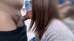 リスクいっぱいのフィリピーナがパブリック・ルームでフェラとファック！