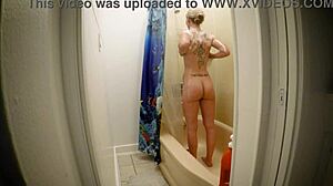 Kristi Love uživa divjo prho