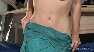 Perfect babe Aracoeli Nin's dildo orgasm explosion