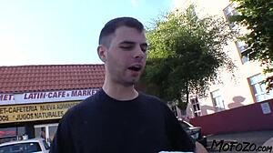 Prljava azijska MILF završava šou vrelim kreampajem