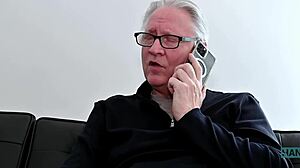 Topmodelka Samantha Sparkles, tesna pička preluknjana od požrešnega dedka Hansa