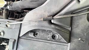 Juksende ung dame knuller ute