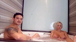 Esta estrella porno sexy y tatuada Samuka Ventura es de porn cast com, genial