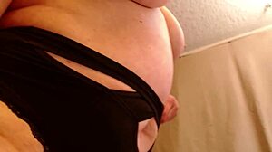 dawnskye shows her belly button, armpits, and kisses in this fetish video