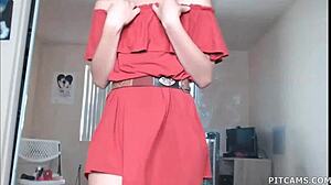 핫한 중국녀, 웹캠에서 딜도 깊숙이 박아대는 거