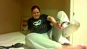 Amateur Plays With Pussy And Toys!