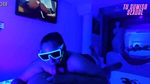 mamada garganta profunda cuarto neon soy la hijastra mas sumisa