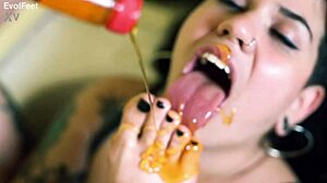 I love when sexy alt girls worship my feet with licks and choking 😍