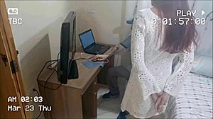 Novinha Sozinha Em Casa Recebe O Manutencista Tarado Câmera Escondida