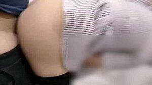 リスクいっぱいのフィリピーナがパブリック・ルームでフェラとファック！