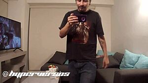 Aniversario De Bodas Y Le Trae De Regalo Un Negro Super Dotado