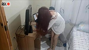 Novinha Sozinha Em Casa Recebe O Manutencista Tarado Câmera Escondida