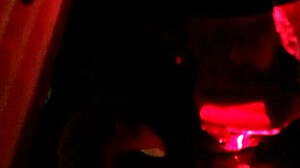 Одинокий парень предается соло-мастурбации