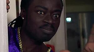 哇！惊艳Zuzu Sweet在宿舍骑巨大BBC，哇！