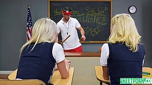 Kiara Cole and Scarlett Hampton handle substitute cock