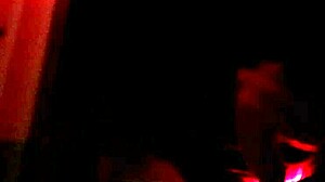 Одинокий парень предается соло-мастурбации