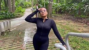 i hooked up with a stranger in the park and we almost got caught 😏