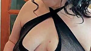 Who is this goth domina in the scene?