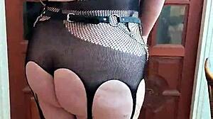 Who is this goth domina in the scene?