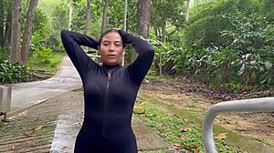 i hooked up with a stranger in the park and we almost got caught 😏