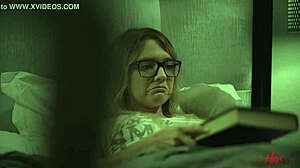 Voel me zo heet terwijl ik blonde lesbiennes zie vingeren en tribben van dichtbij